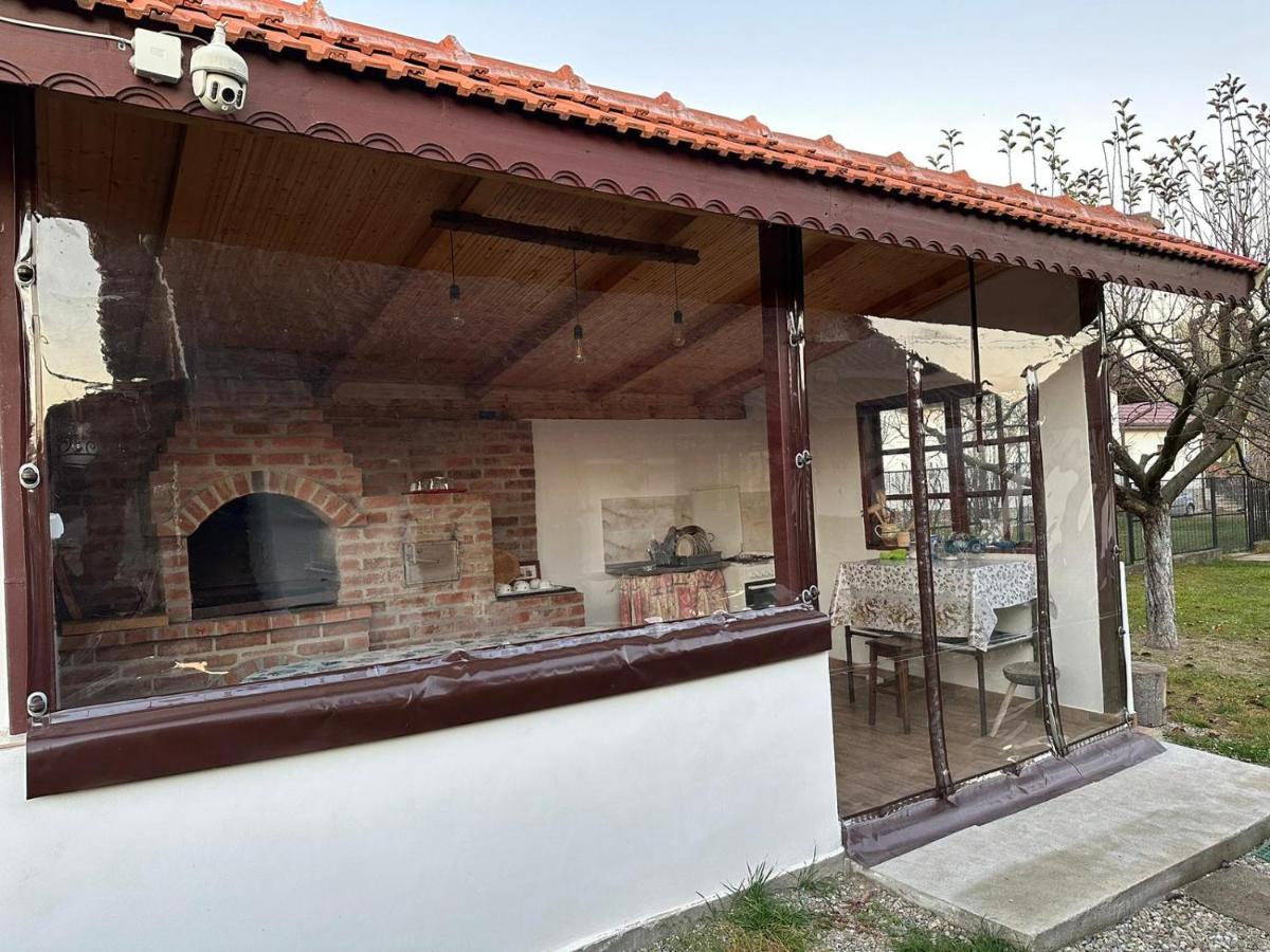 Casa De Vacanta Mirela Novaci-Straini Exterior photo